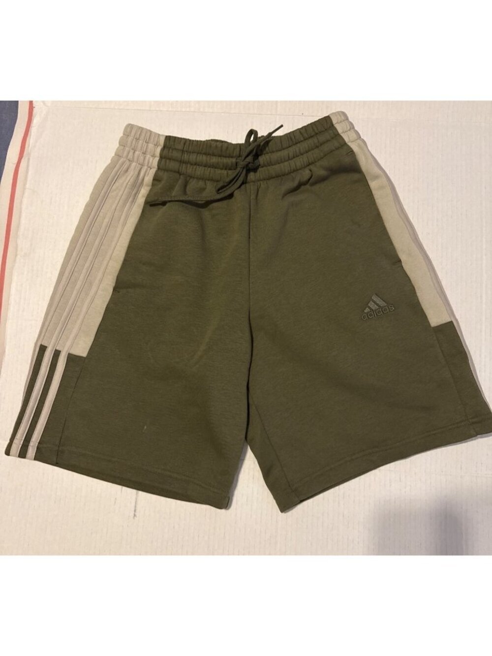Green Adidas Essential Fleece Three Stripes Shorts w/ Drawstring Size Small NEW